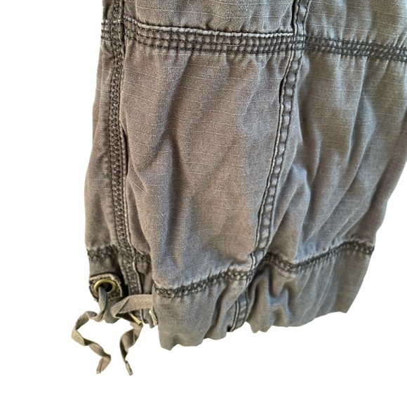 Eddie Bauer Cargo Capris Dark Steel Gray Size 6 Petite - Picture 9 of 10